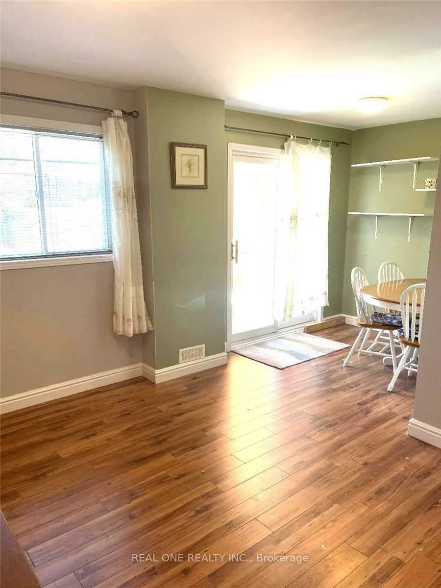80, Baywell, Bayview Wellington, Aurora