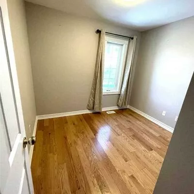 80, Baywell, Bayview Wellington, Aurora