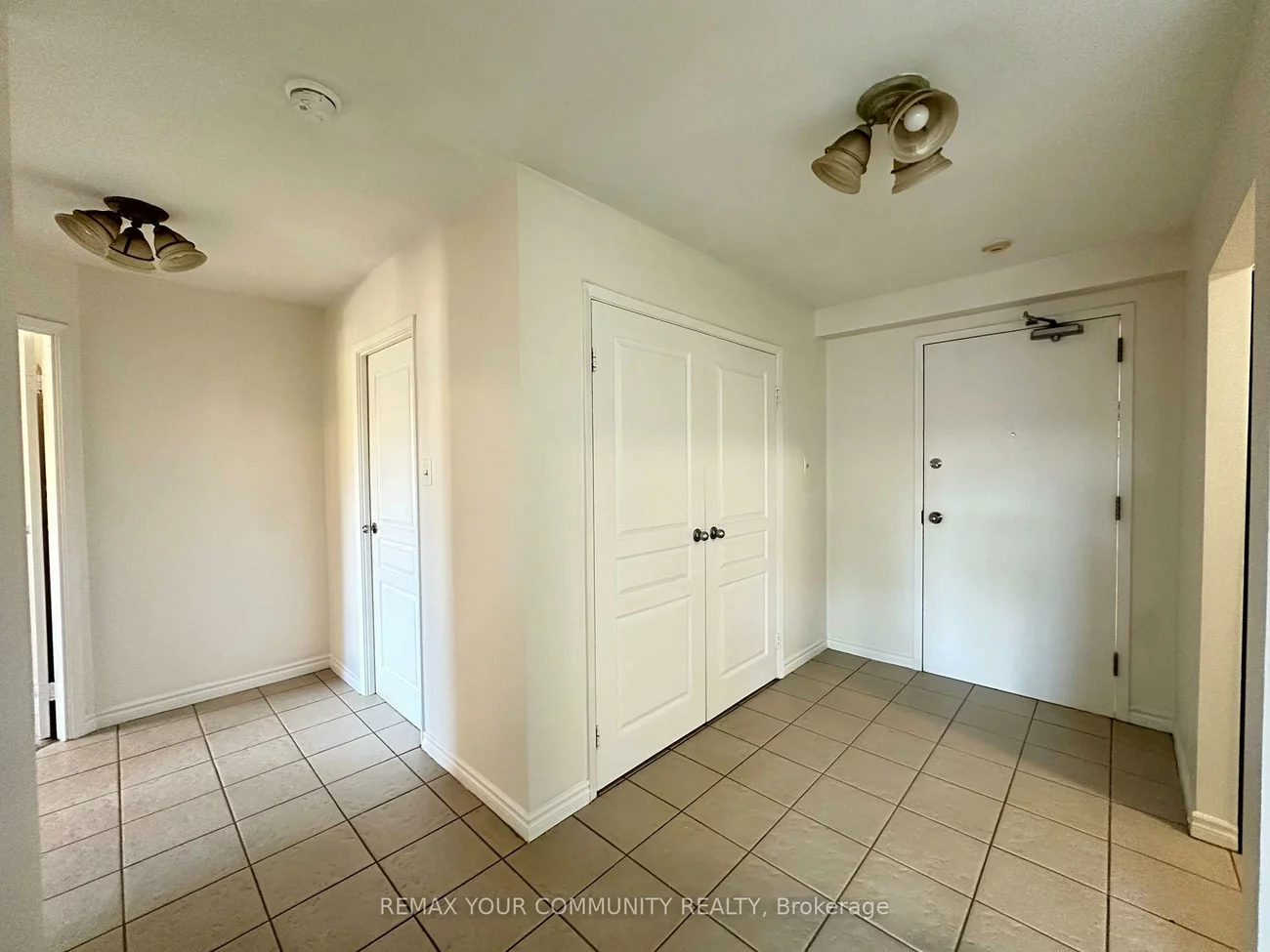 15207, Yonge, Aurora Village, Aurora