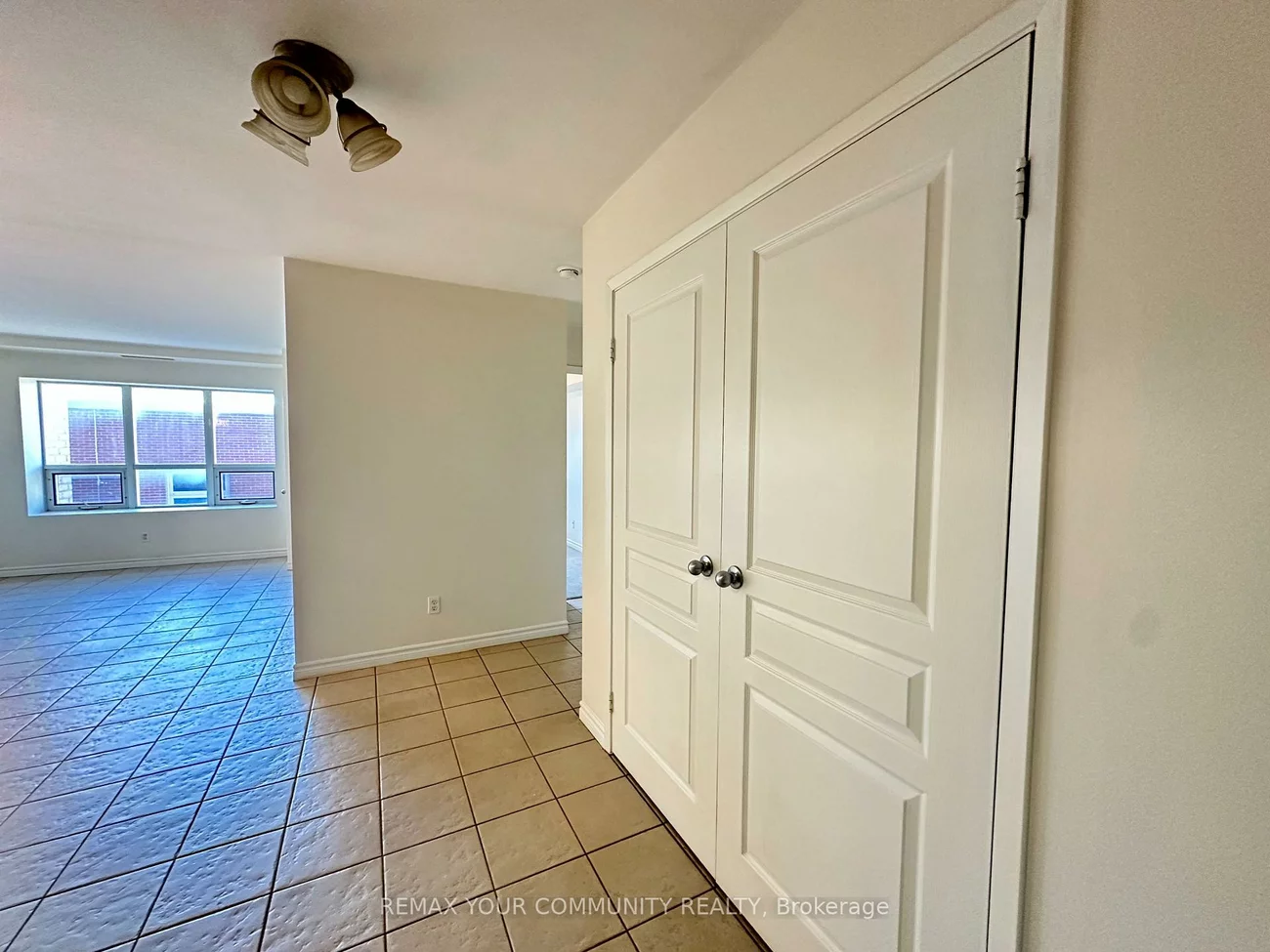 15207, Yonge, Aurora Village, Aurora