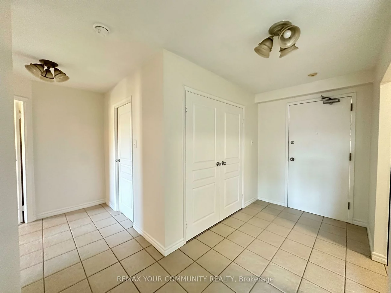15207, Yonge, Aurora Village, Aurora
