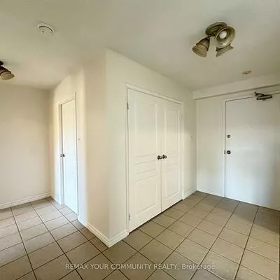 15207, Yonge, Aurora Village, Aurora