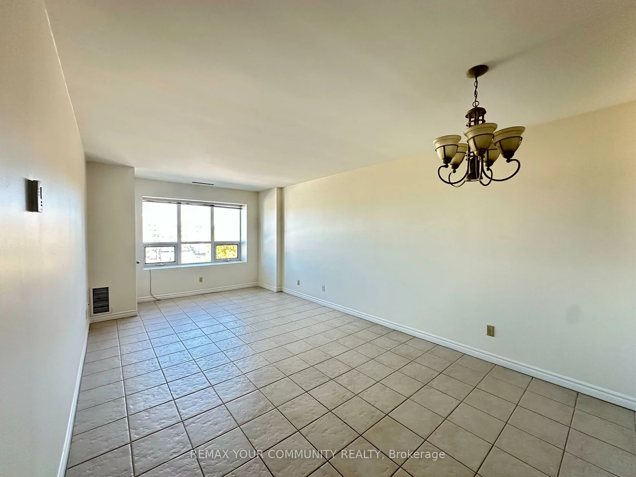15207, Yonge, Aurora Village, Aurora