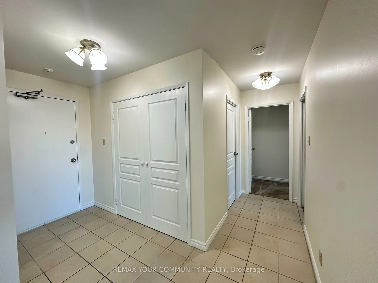 15207, Yonge, Aurora Village, Aurora