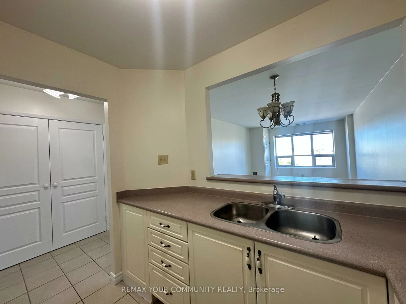 15207, Yonge, Aurora Village, Aurora
