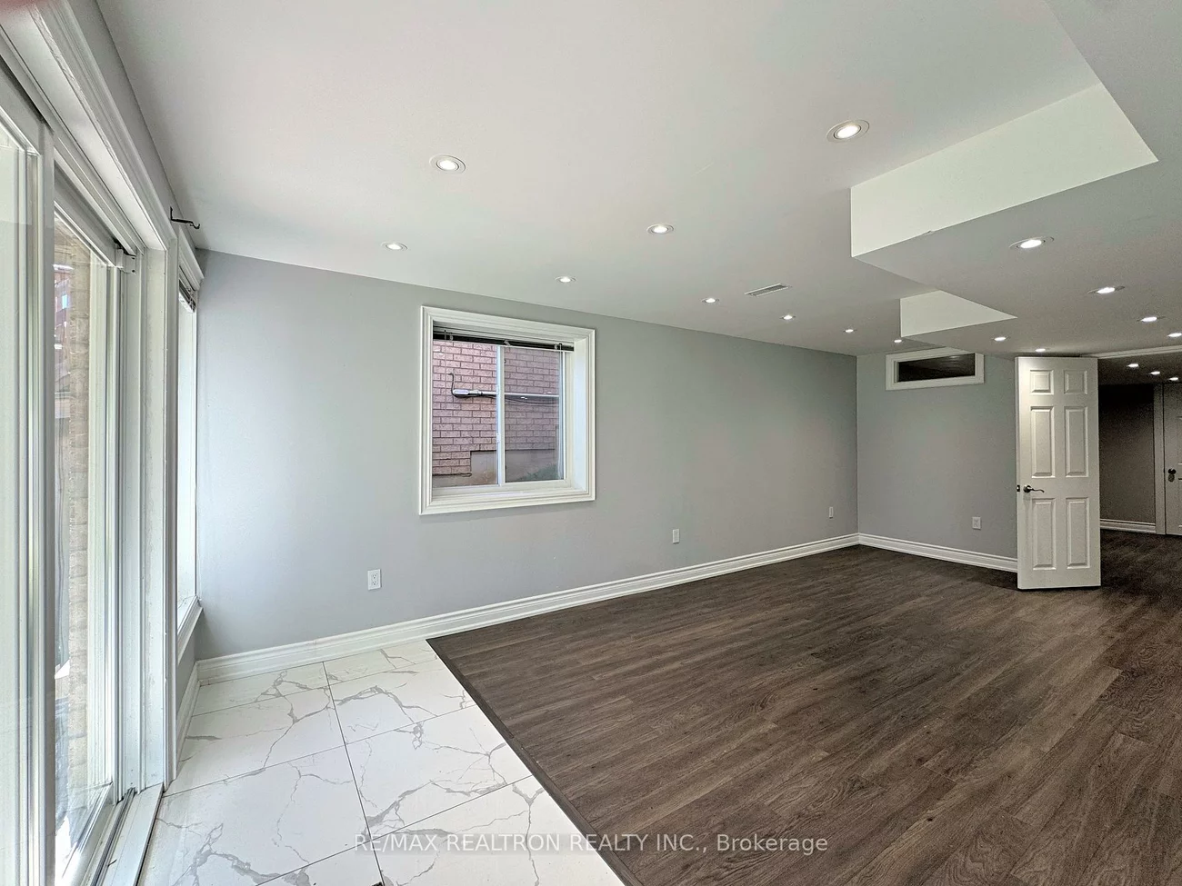 219, Bilbrough, Bayview Northeast, Aurora