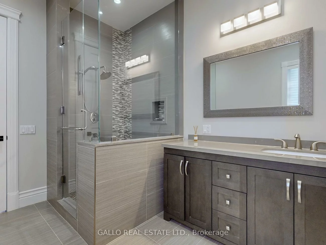 56, Offord, Bayview Southeast, Aurora