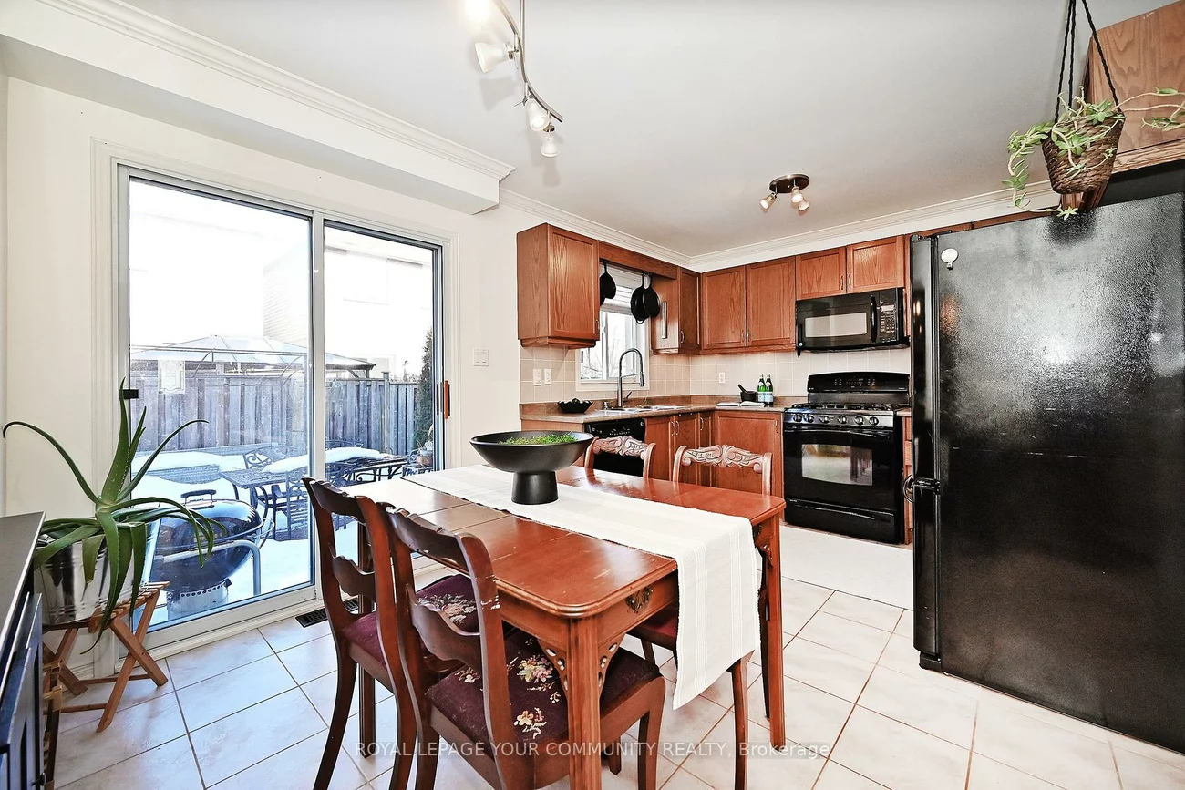 34, Collis, Bayview Northeast, Aurora