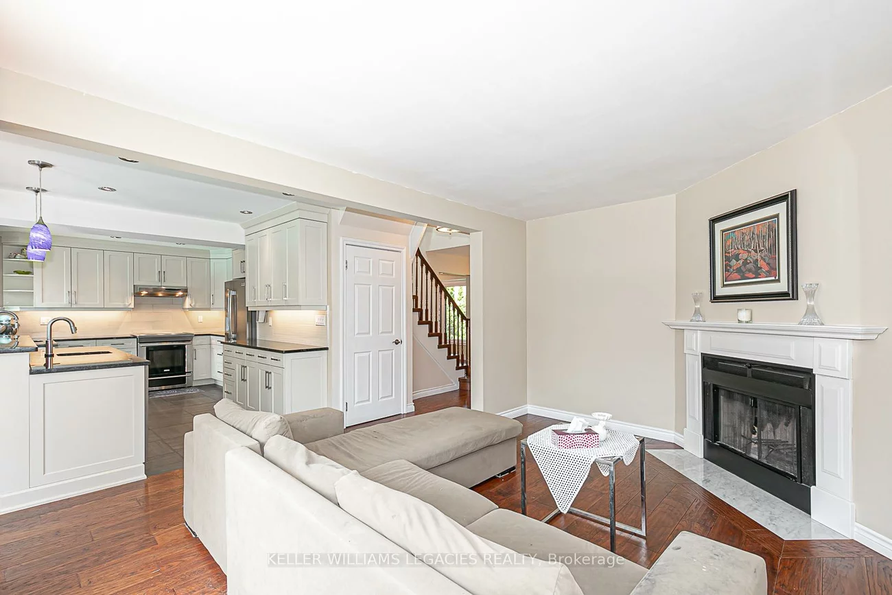 33, Moffat, Aurora Heights, Aurora