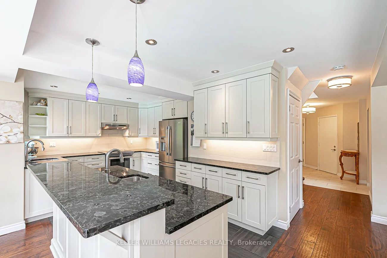 33, Moffat, Aurora Heights, Aurora
