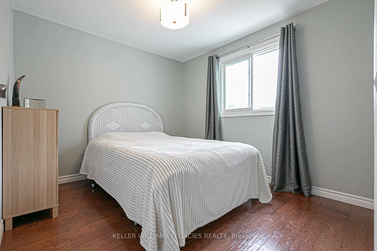 33, Moffat, Aurora Heights, Aurora