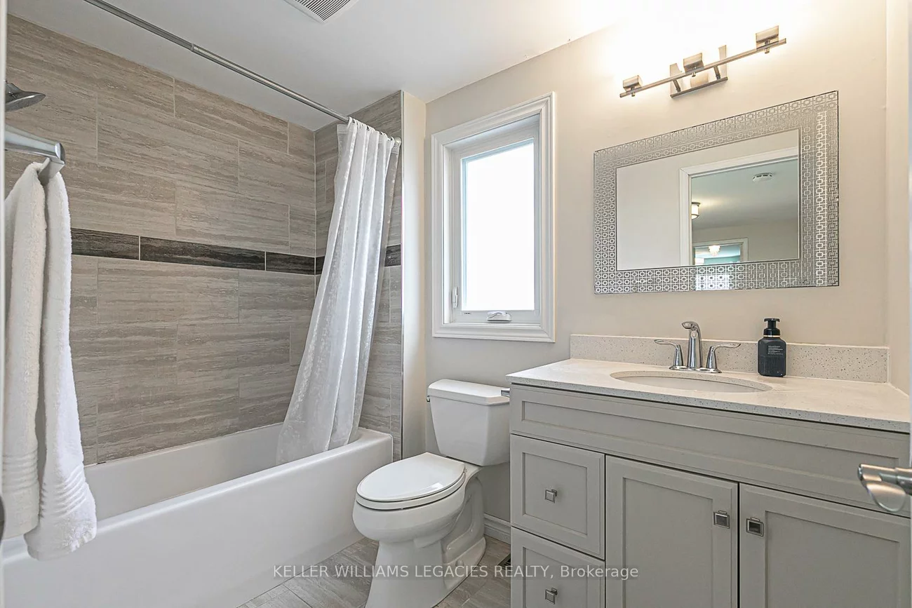 33, Moffat, Aurora Heights, Aurora