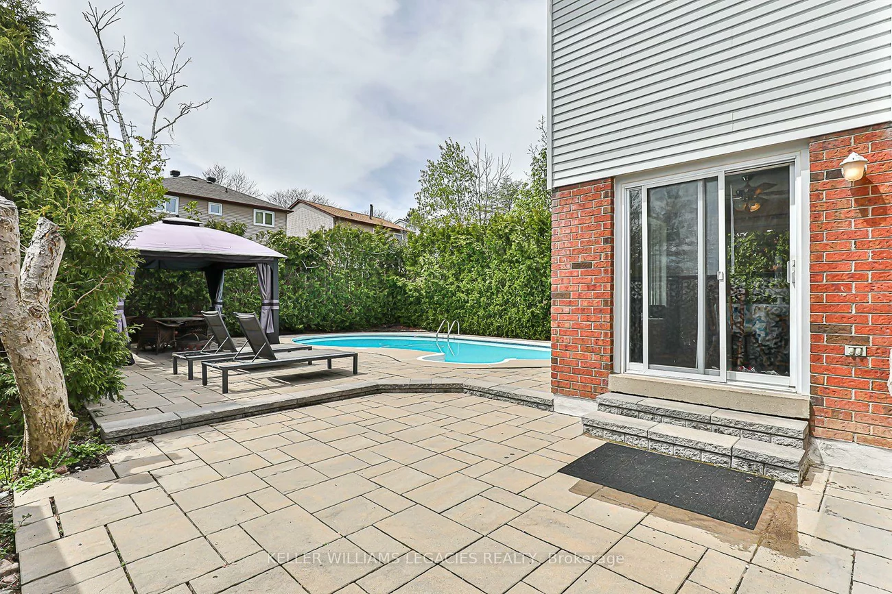 33, Moffat, Aurora Heights, Aurora