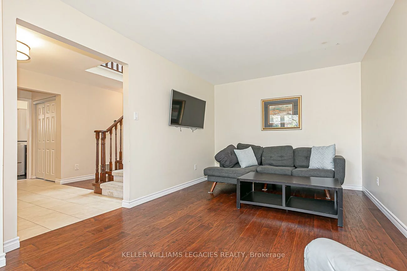 33, Moffat, Aurora Heights, Aurora