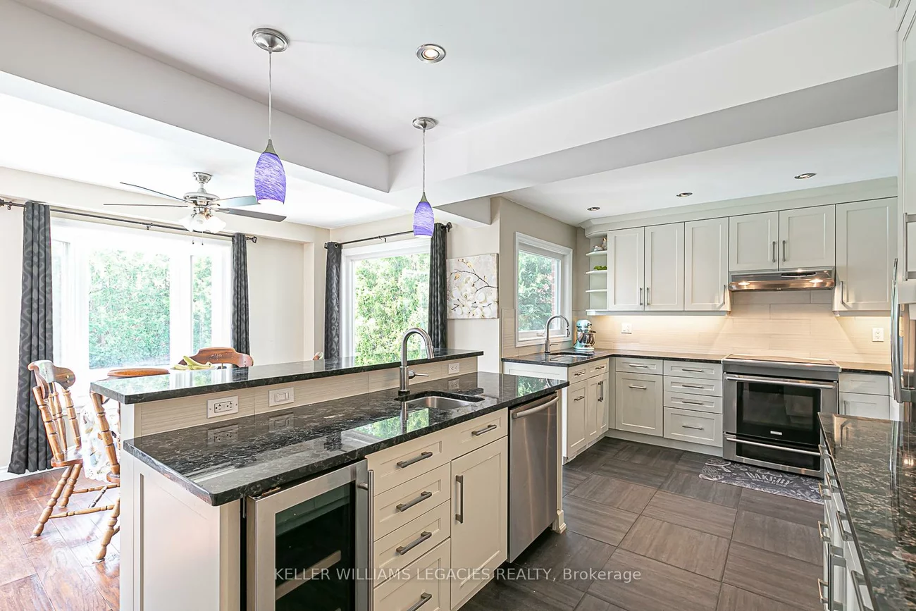 33, Moffat, Aurora Heights, Aurora