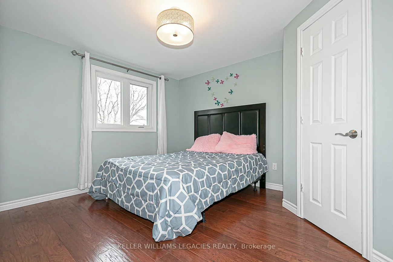 33, Moffat, Aurora Heights, Aurora