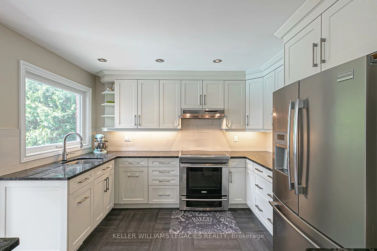 33, Moffat, Aurora Heights, Aurora