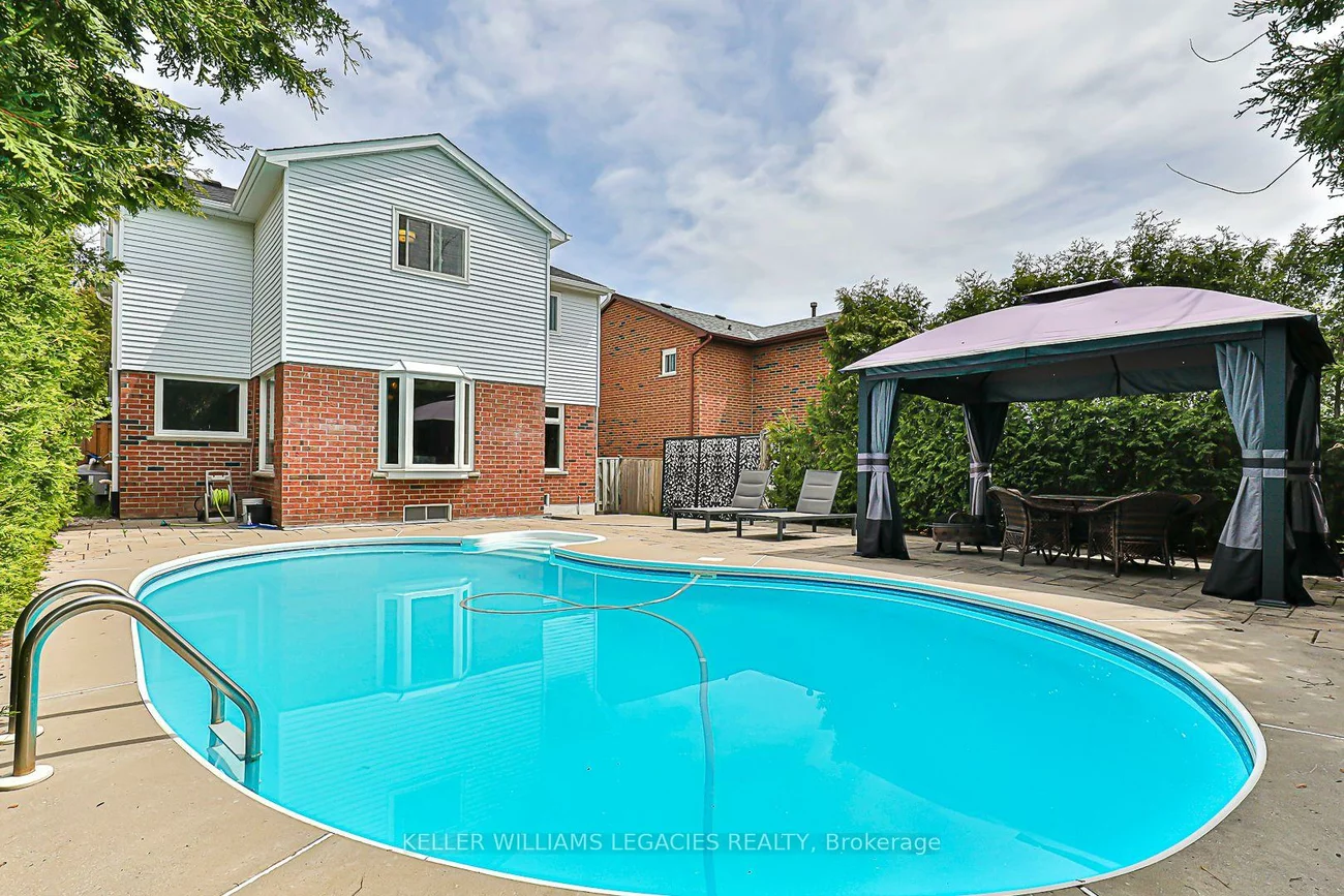 33, Moffat, Aurora Heights, Aurora