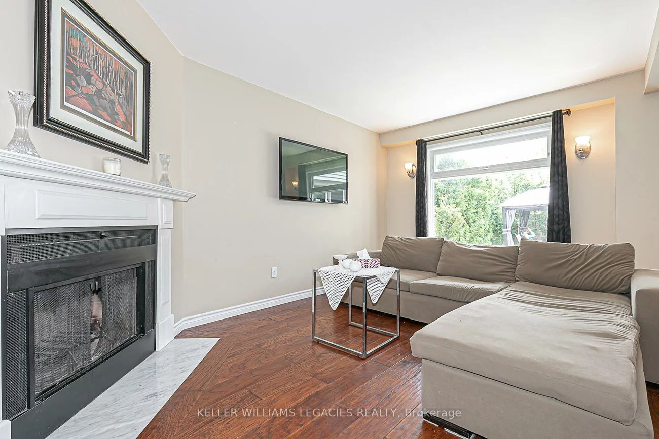 33, Moffat, Aurora Heights, Aurora