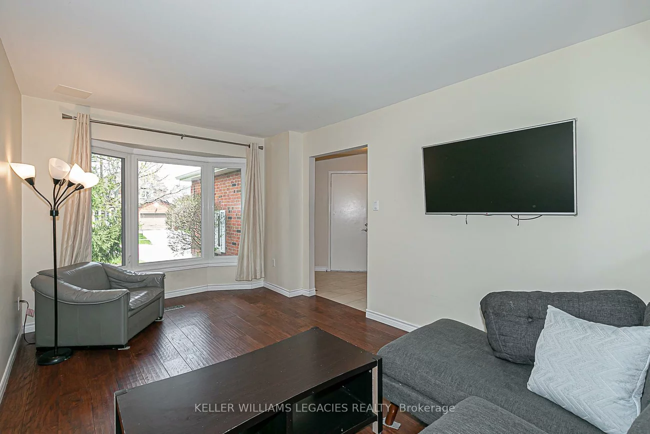 33, Moffat, Aurora Heights, Aurora