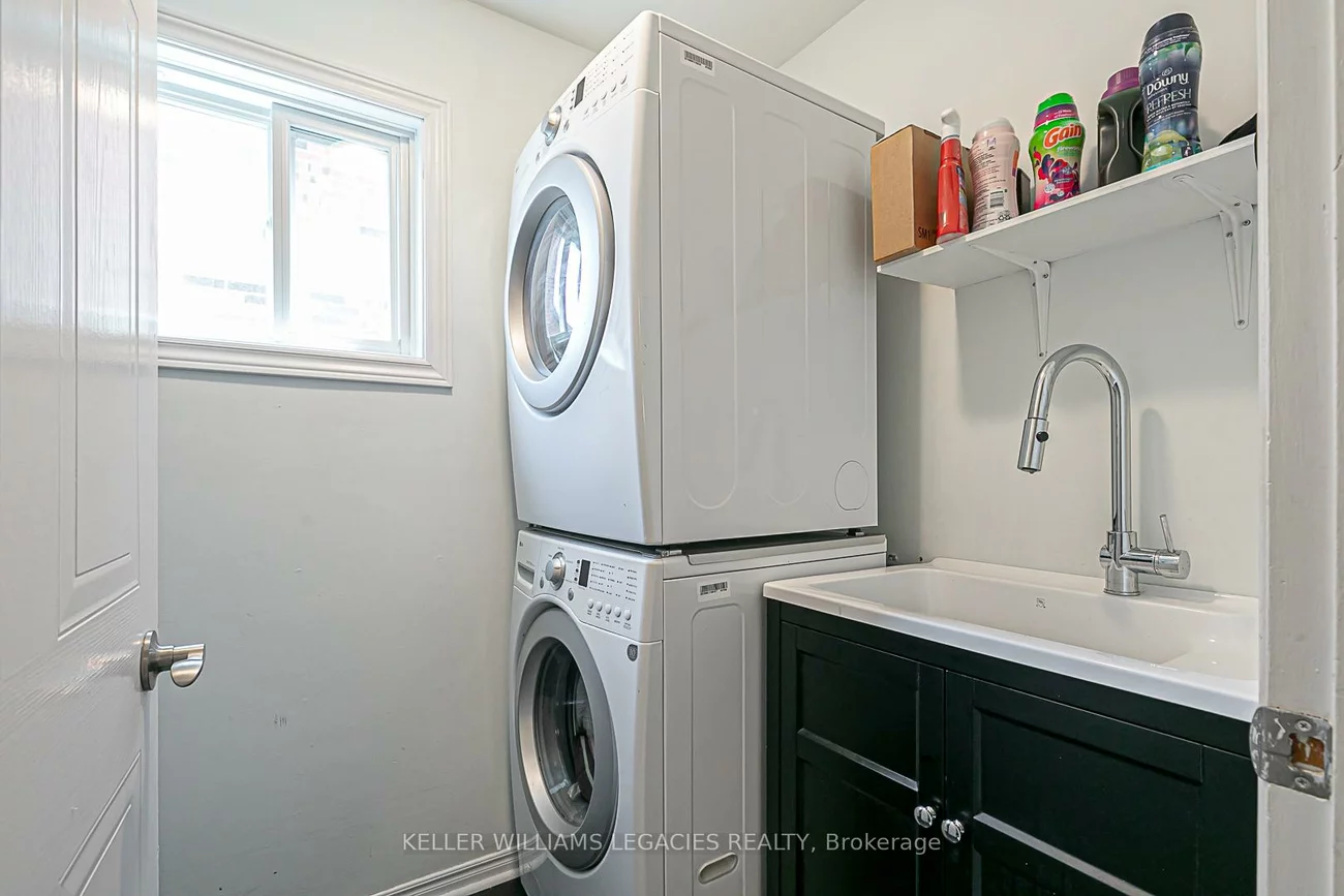 33, Moffat, Aurora Heights, Aurora