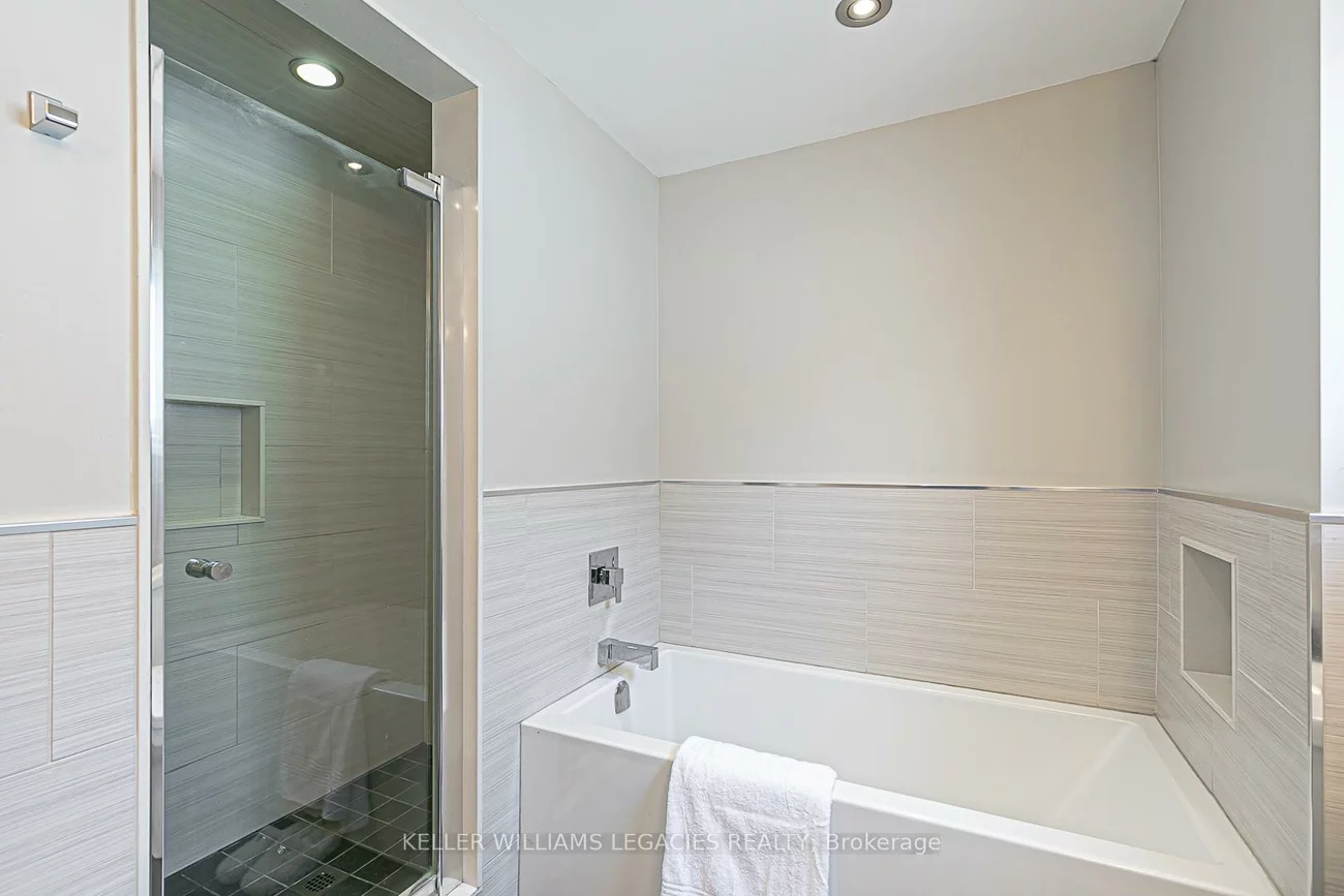 33, Moffat, Aurora Heights, Aurora
