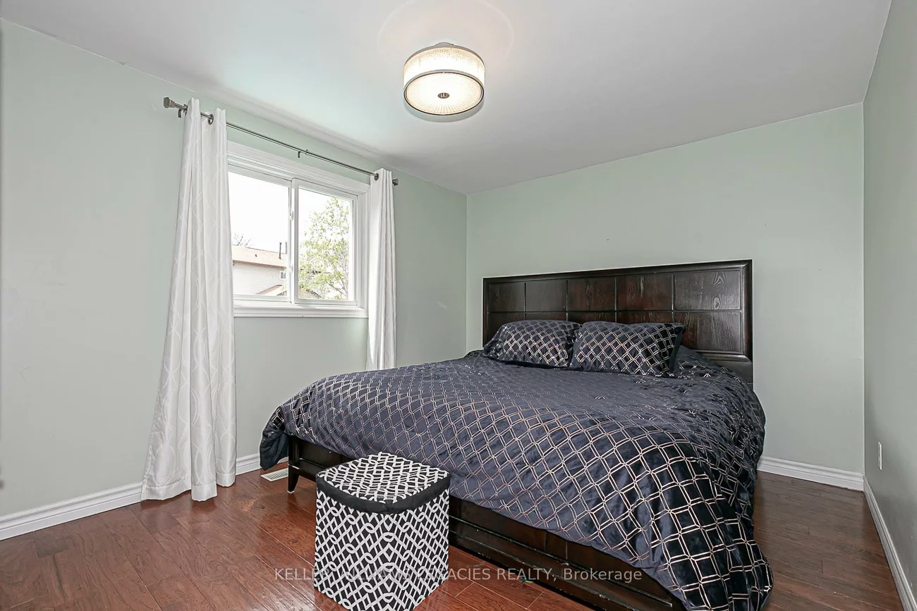 33, Moffat, Aurora Heights, Aurora