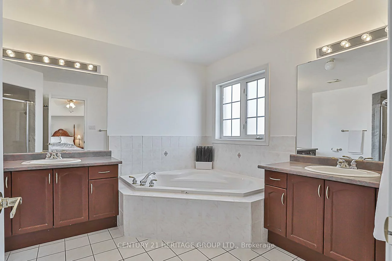 52, Perivale, Bayview Wellington, Aurora