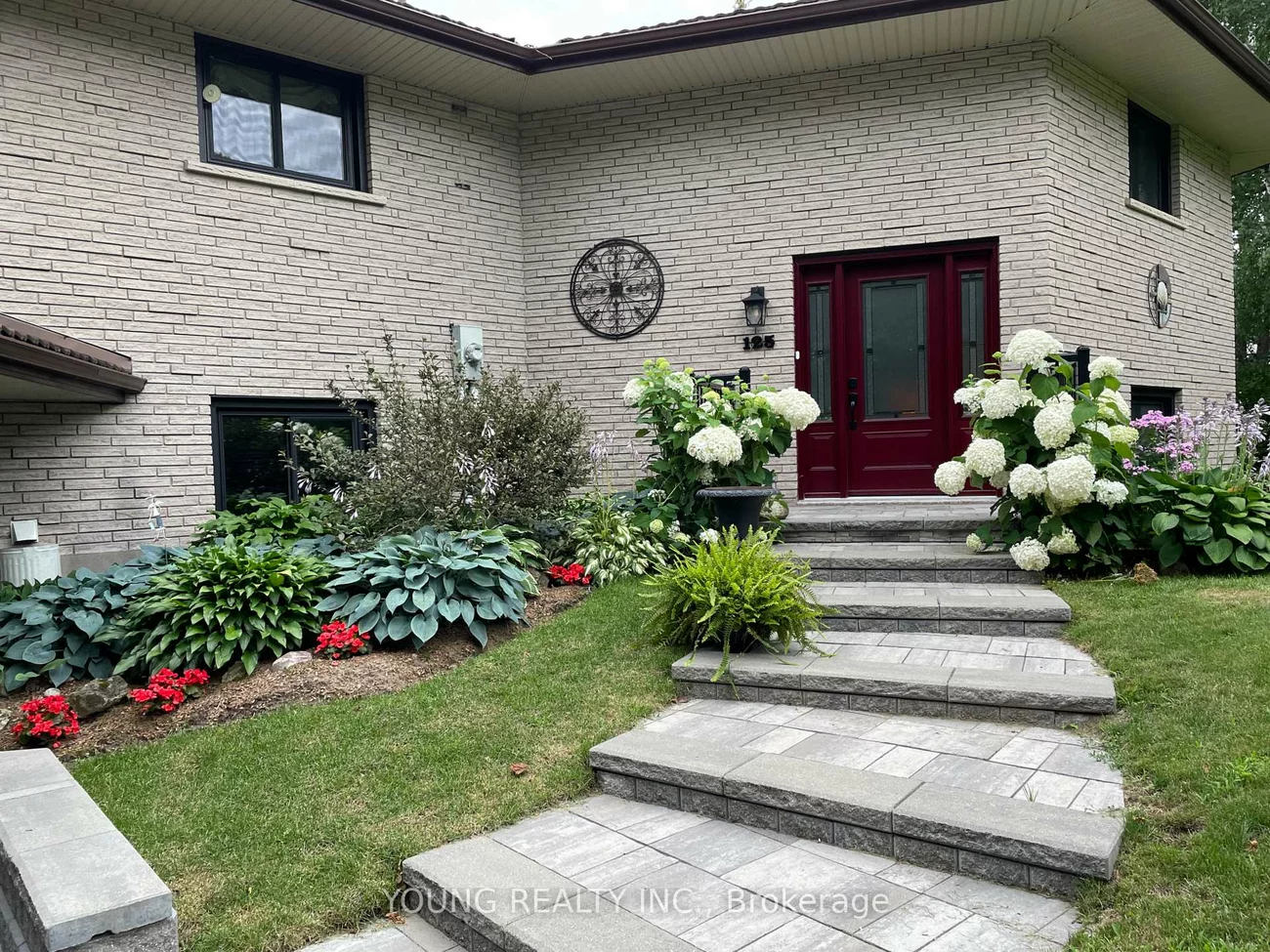 125, Cousins, Aurora Grove, Aurora