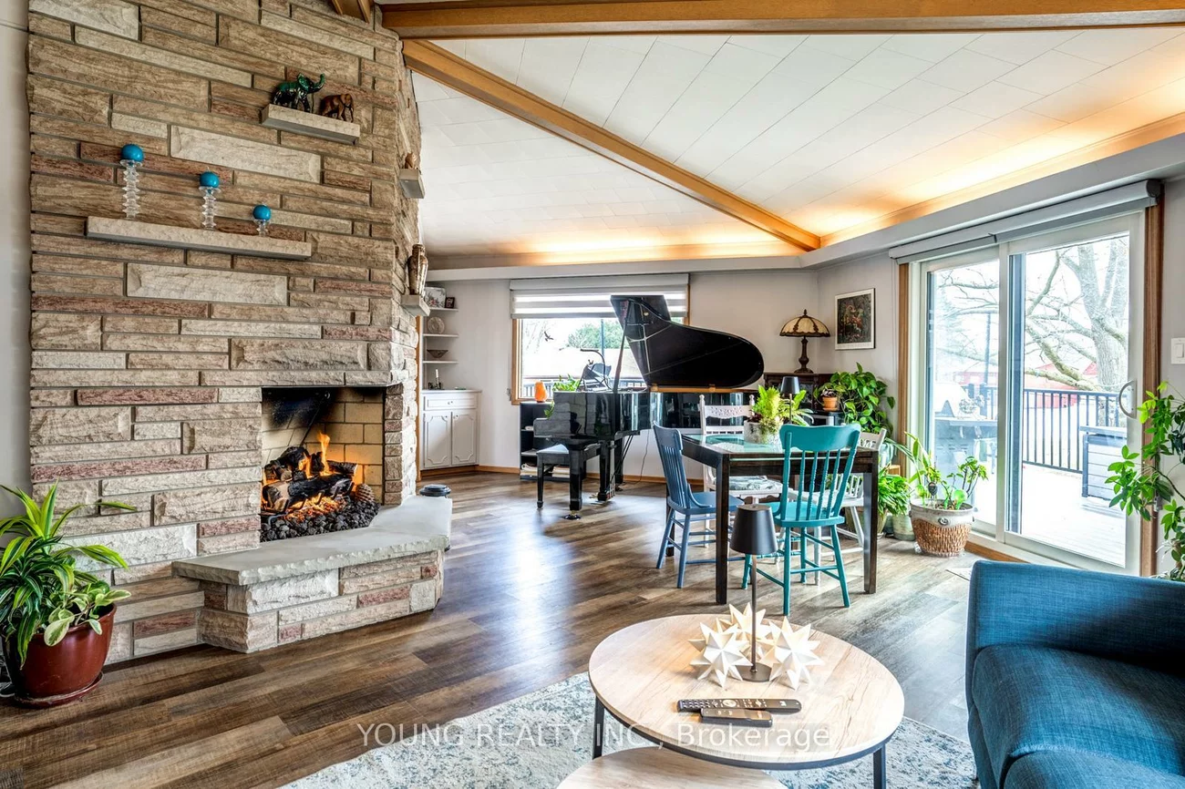 125, Cousins, Aurora Grove, Aurora