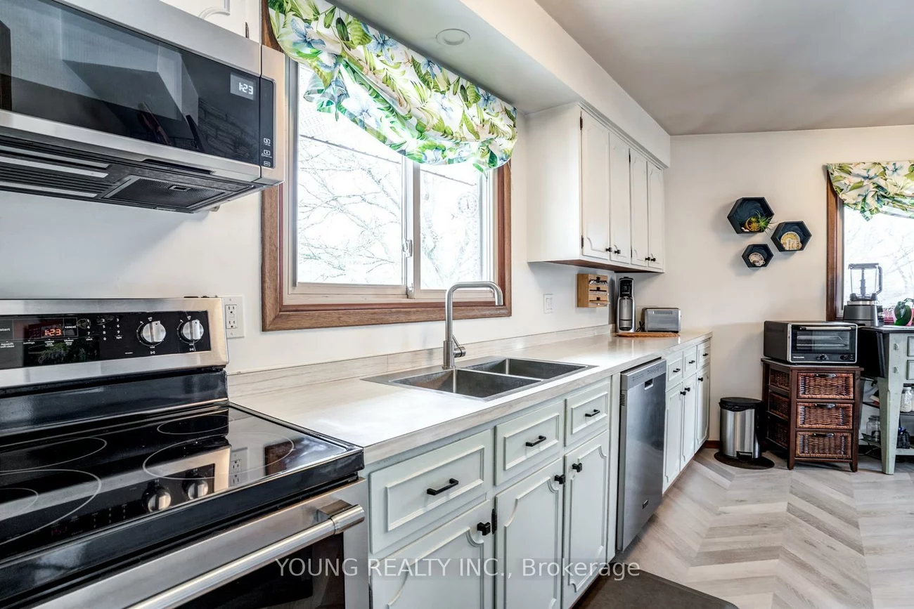 125, Cousins, Aurora Grove, Aurora