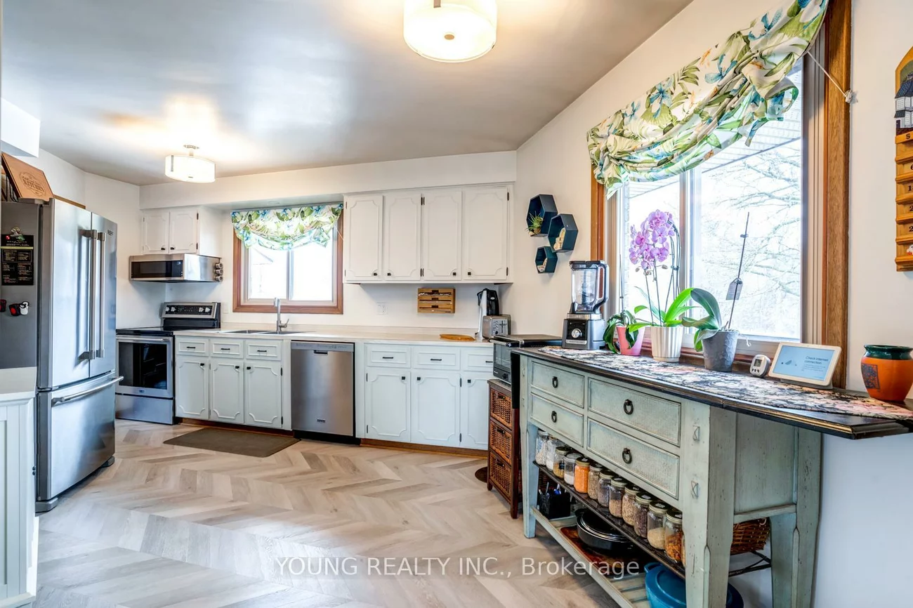 125, Cousins, Aurora Grove, Aurora
