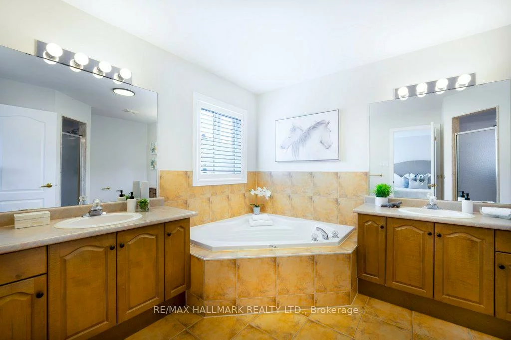 19, Perivale, Bayview Wellington, Aurora
