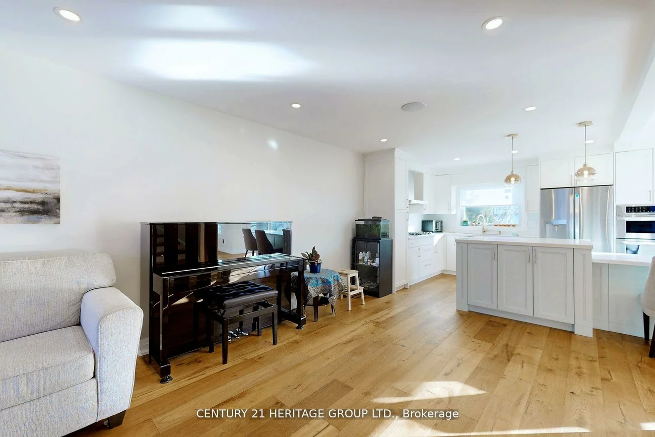 23, Gilbank, Aurora Heights, Aurora
