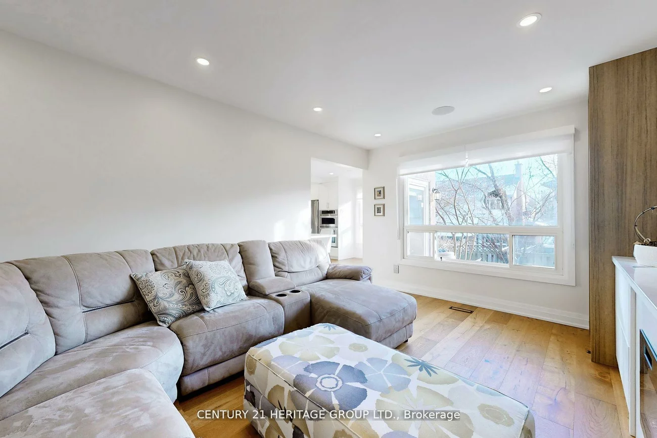 23, Gilbank, Aurora Heights, Aurora