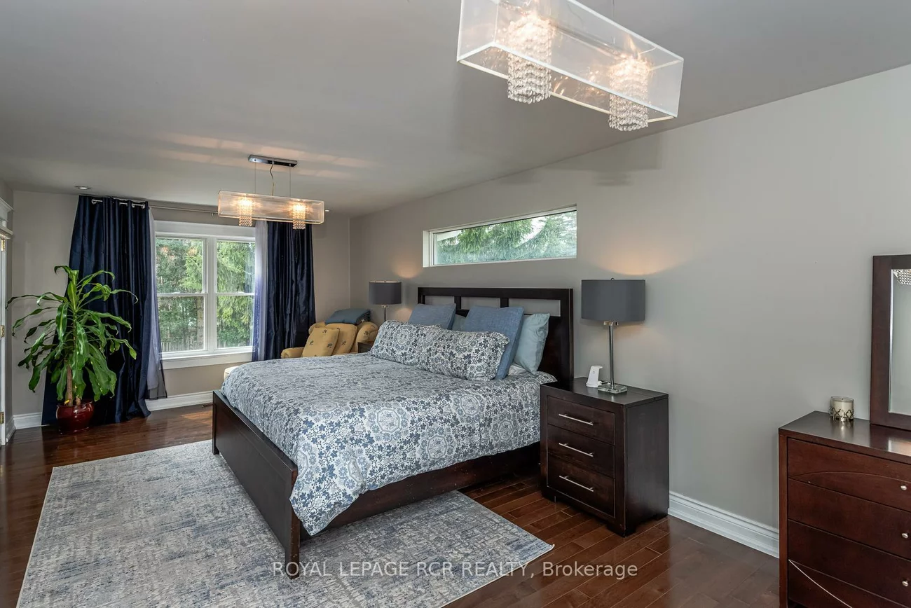 53, Metcalfe, Aurora Village, Aurora
