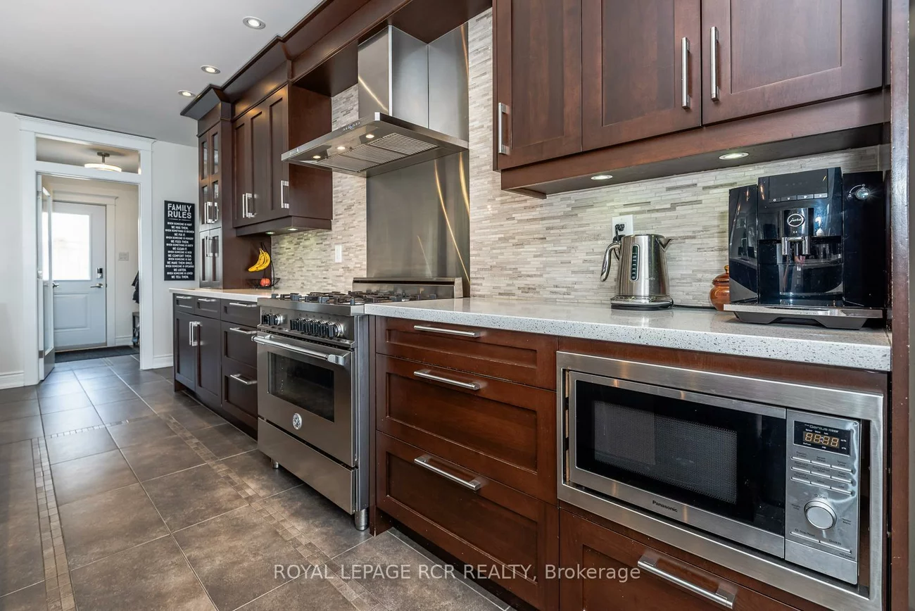 53, Metcalfe, Aurora Village, Aurora