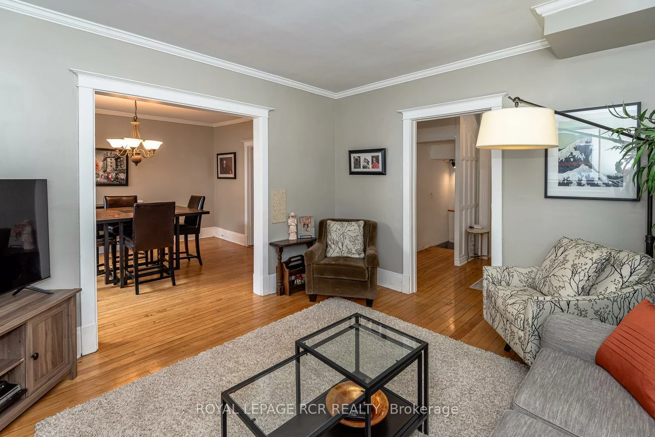 53, Metcalfe, Aurora Village, Aurora