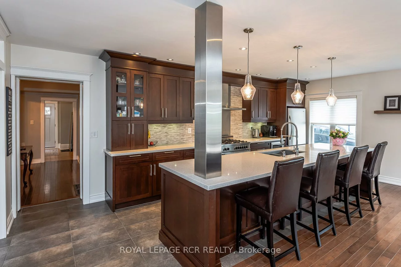 53, Metcalfe, Aurora Village, Aurora