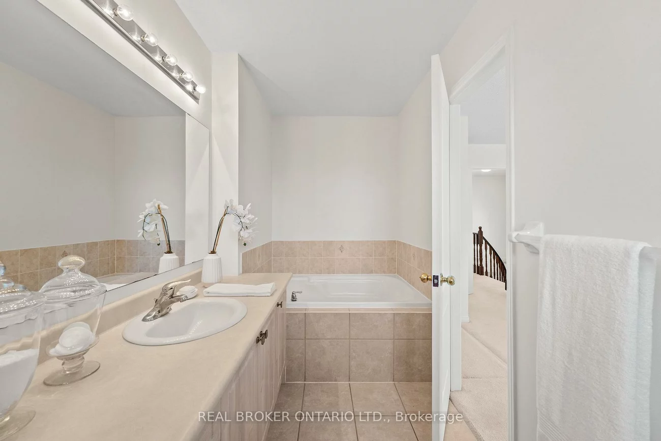 9, Bilbrough, Bayview Northeast, Aurora