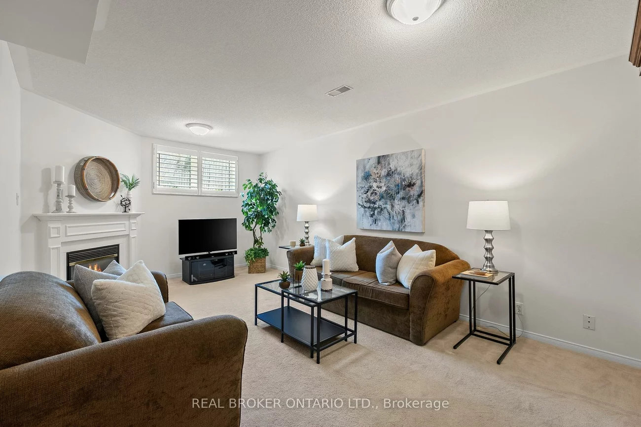 9, Bilbrough, Bayview Northeast, Aurora
