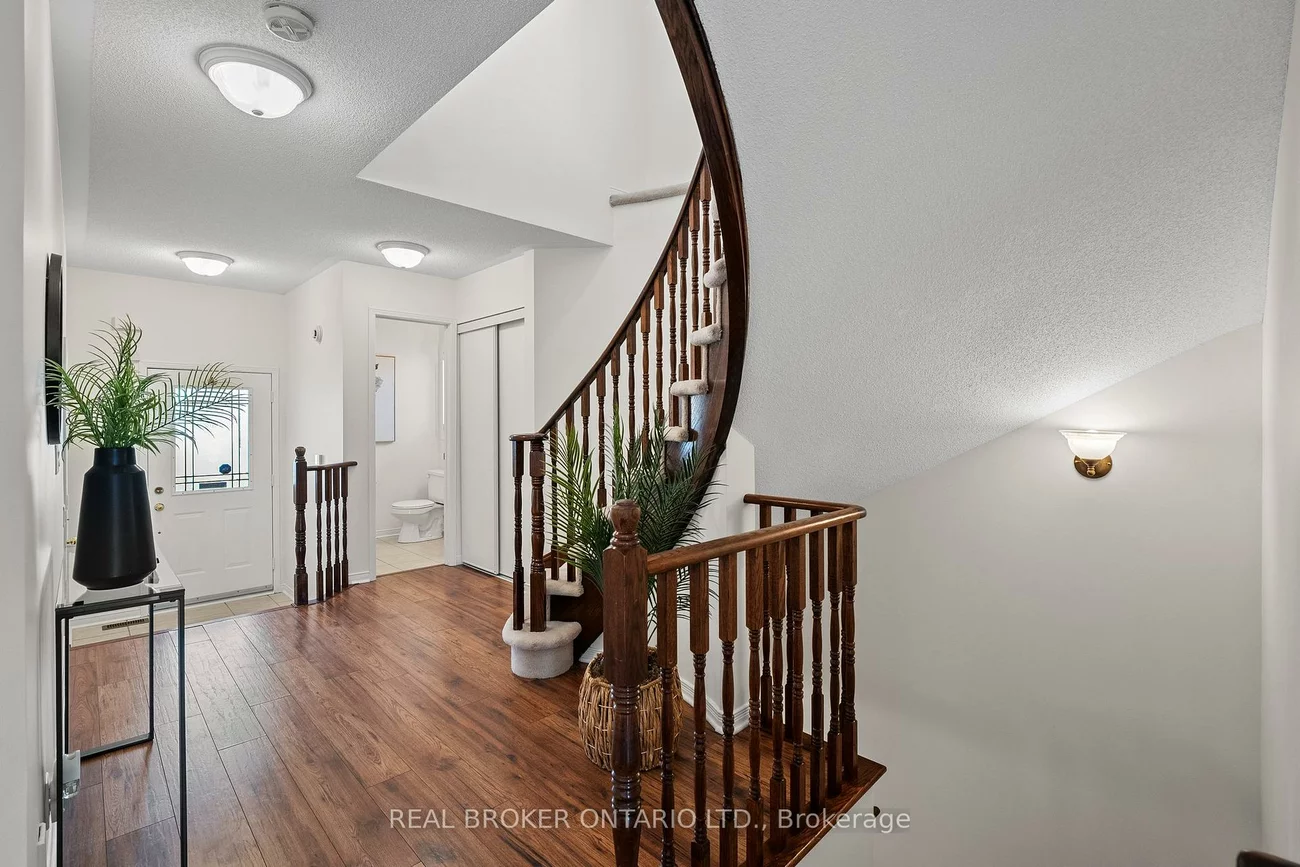 9, Bilbrough, Bayview Northeast, Aurora