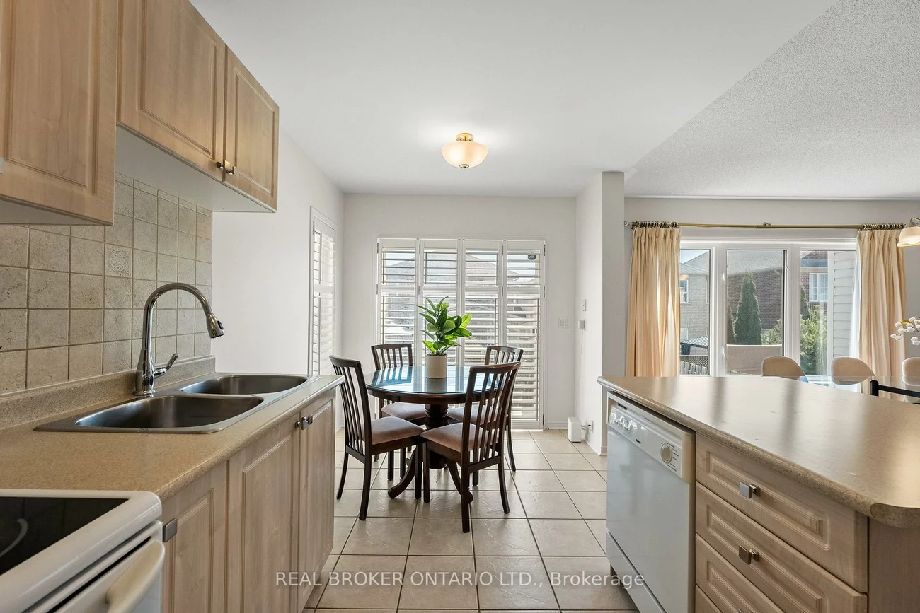 9, Bilbrough, Bayview Northeast, Aurora
