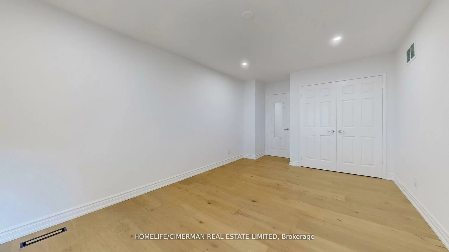 14, Laurwood, Aurora Heights, Aurora