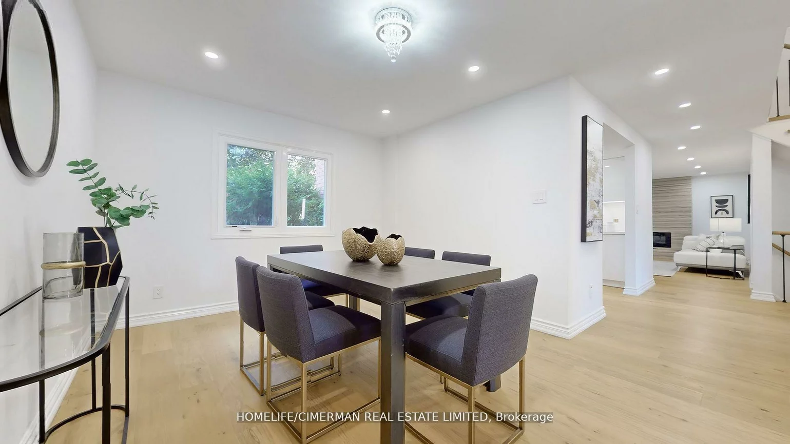 14, Laurwood, Aurora Heights, Aurora