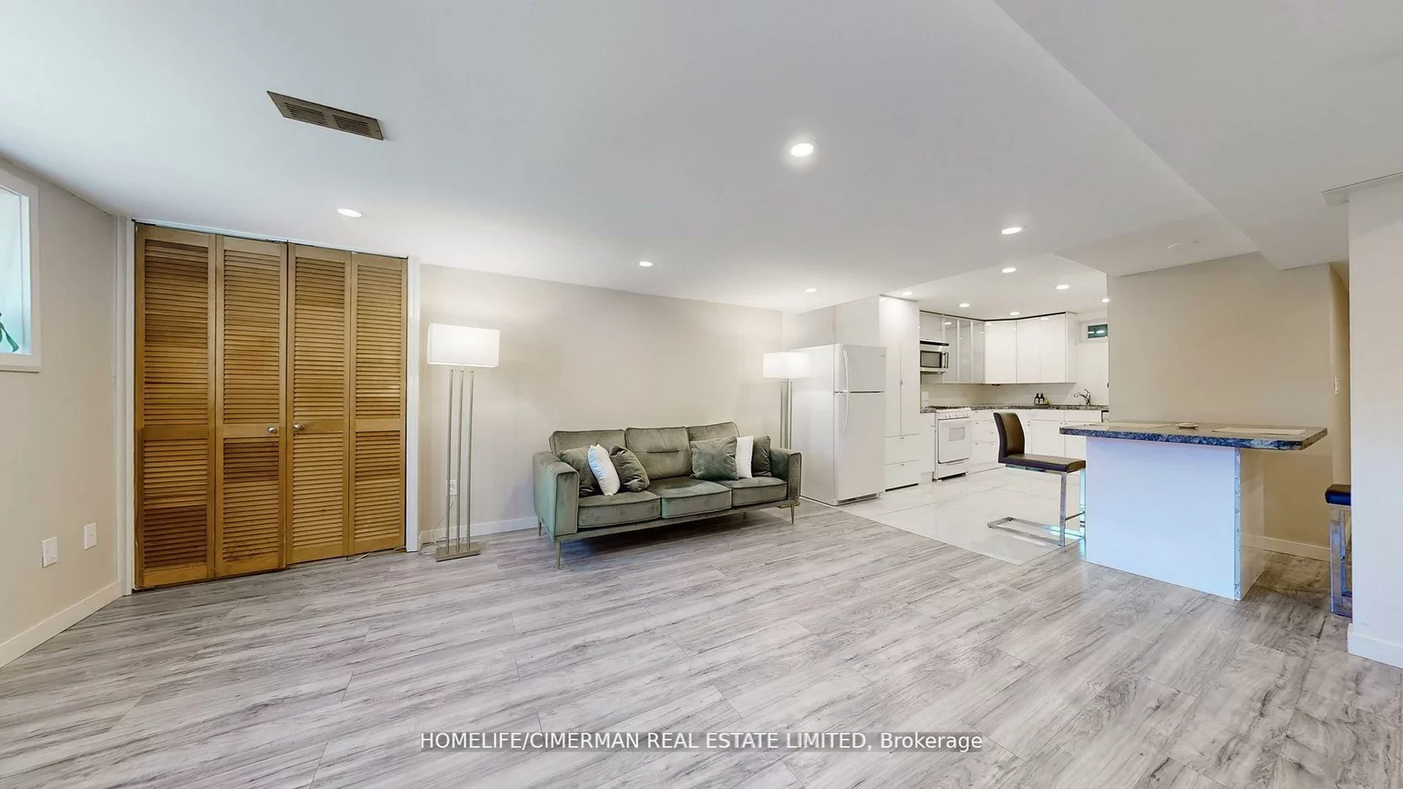 14, Laurwood, Aurora Heights, Aurora