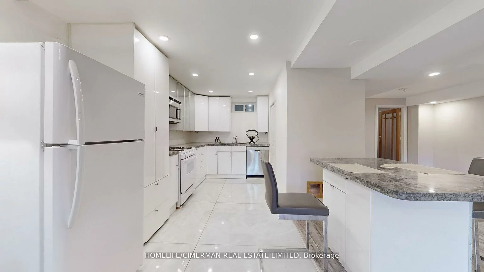 14, Laurwood, Aurora Heights, Aurora
