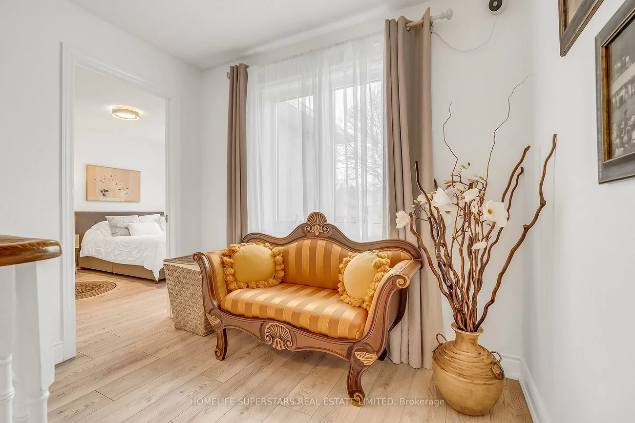 38, Baycroft, Aurora Heights, Aurora