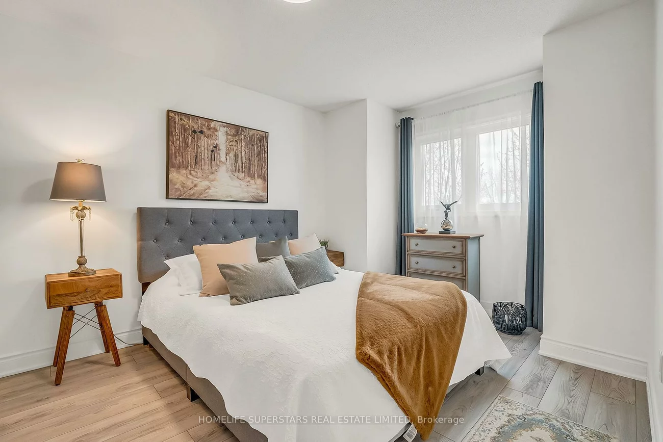 38, Baycroft, Aurora Heights, Aurora