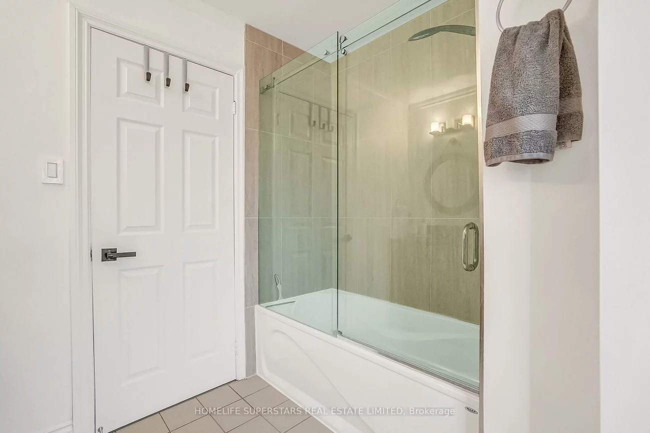38, Baycroft, Aurora Heights, Aurora